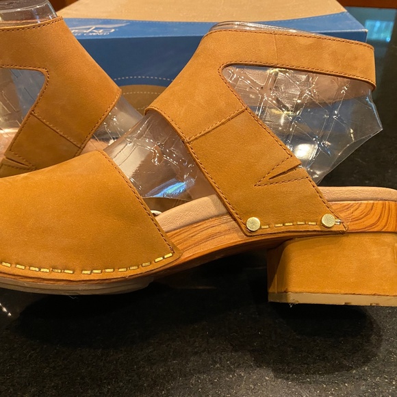 Dansko Minka milled sandals/shoes - Picture 3 of 11